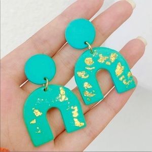 Anthropologie BRIGHT TEAL GOLD LEAF METALLIC CLAY U- DROP DANGLE EARRINGS